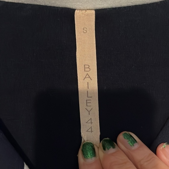 Bailey 44 plaque and white stretch blazer with button front size small - Picture 5 of 6